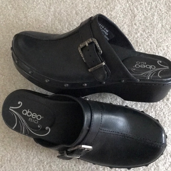 Clogs - Picture 2 of 3